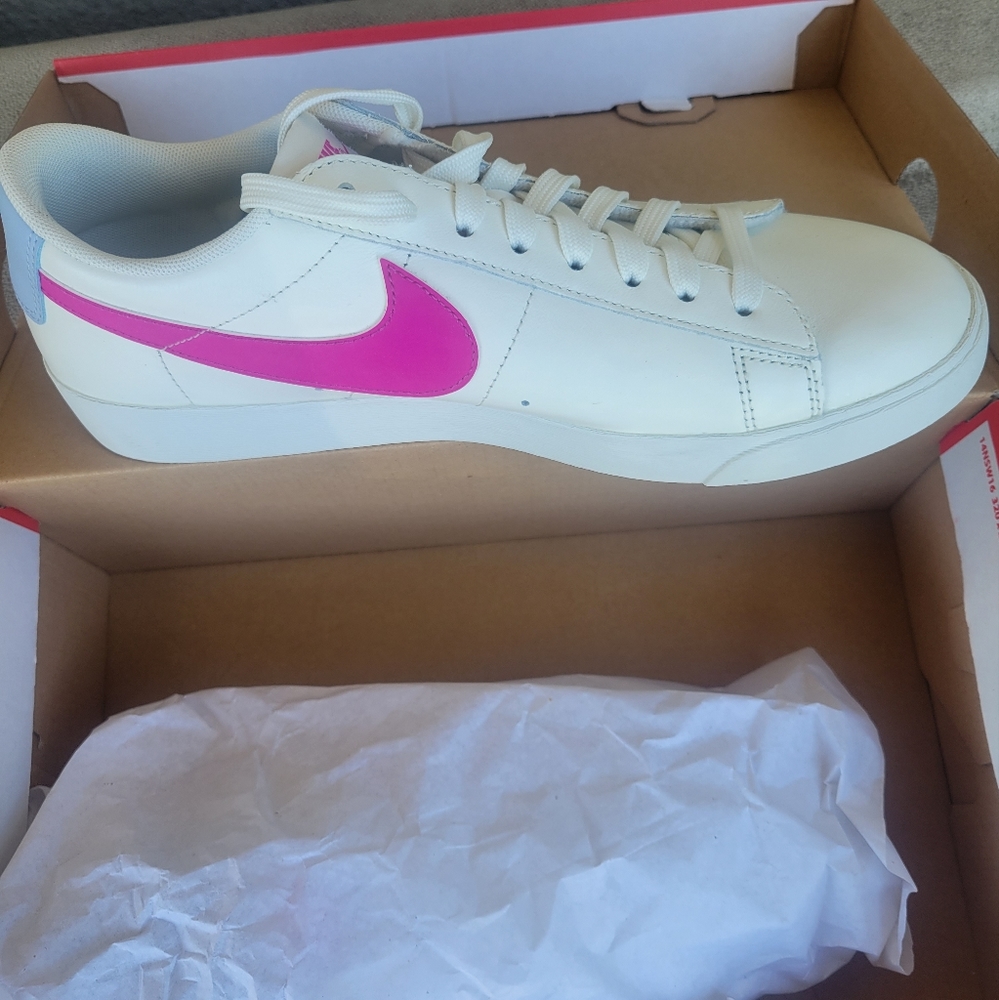 Nike Blazer Low LE Tennis Shoes